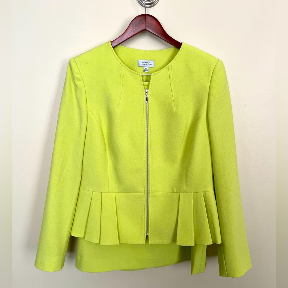 Tahari ASL NWOT size 14 Lime 2piece Skirt Suit